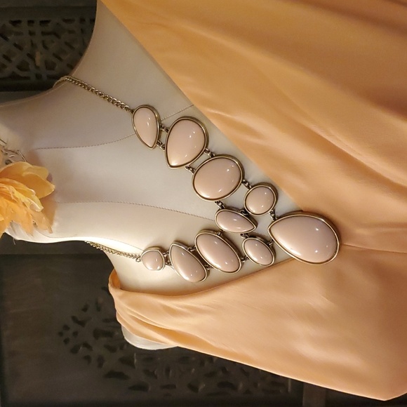 Pink and gold statement necklace - Picture 6 of 10
